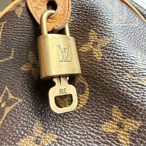 Louis Vuitton Speedy 30 Monogram - Picture 16 of 16